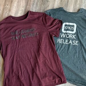 Graphic T-Shirts Set in Burgundy and Gray